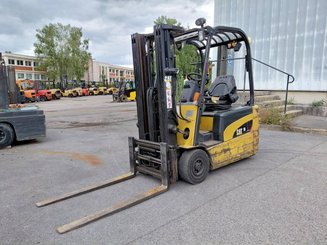 Трехопорные погрузчики Caterpillar EP18NT