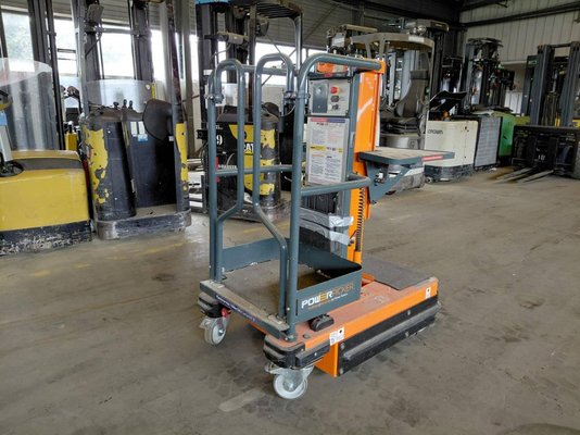 Строительный подъёмник с вертикальной мачтой JLG POWER PICKER - 1