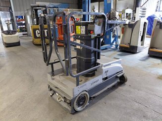 Строительный подъёмник с вертикальной мачтой JLG 10MSP