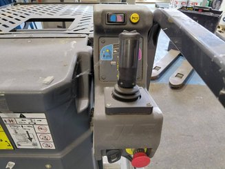 Строительный подъёмник с вертикальной мачтой JLG 10MSP