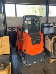 Строительный подъёмник с вертикальной мачтой JLG DSP-M