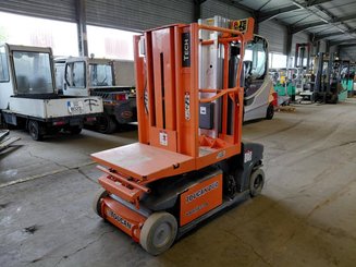 Строительный подъёмник с вертикальной мачтой JLG TOUCAN DUO