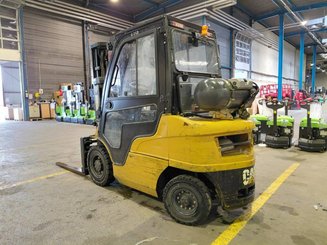 Четырехопорные погрузчики Caterpillar GP25N