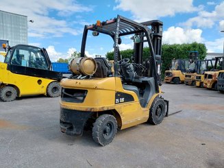 Четырехопорные погрузчики Caterpillar GP25N