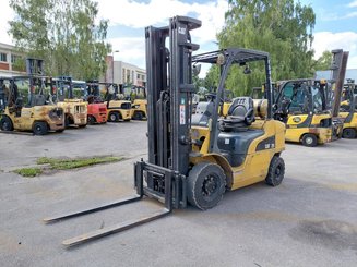 Четырехопорные погрузчики Caterpillar GP25N