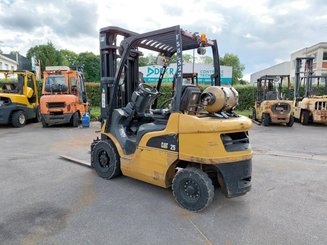 Четырехопорные погрузчики Caterpillar GP25N
