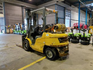 Четырехопорные погрузчики Caterpillar GP30NTD