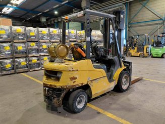 Четырехопорные погрузчики Caterpillar GP30NTD