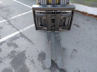 Четырехопорные погрузчики Caterpillar GP30NTD