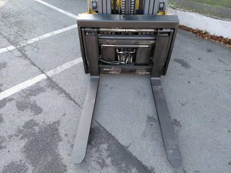 Четырехопорные погрузчики Caterpillar GP30NTD