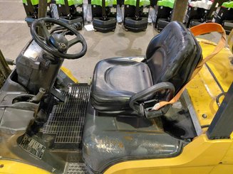 Четырехопорные погрузчики Caterpillar GP30NTD