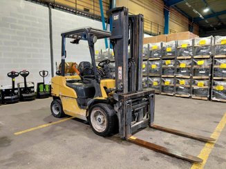 Четырехопорные погрузчики Caterpillar GP30NTD