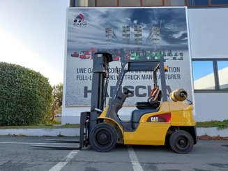 Четырехопорные погрузчики Caterpillar GP30NTD