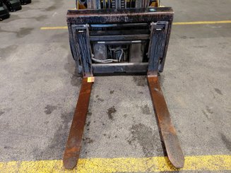 Четырехопорные погрузчики Caterpillar GP30NTD