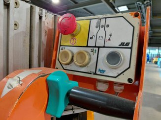 Строительный подъёмник с вертикальной мачтой JLG TOUCANDUO