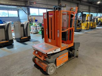 Строительный подъёмник с вертикальной мачтой JLG TOUCANDUO