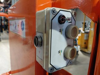 Строительный подъёмник с вертикальной мачтой JLG TOUCANDUO
