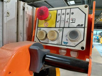 Строительный подъёмник с вертикальной мачтой JLG TOUCANDUO