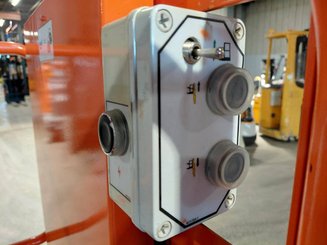 Строительный подъёмник с вертикальной мачтой JLG TOUCANDUO