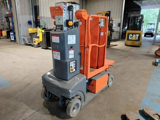Строительный подъёмник с вертикальной мачтой JLG TOUCANDUO