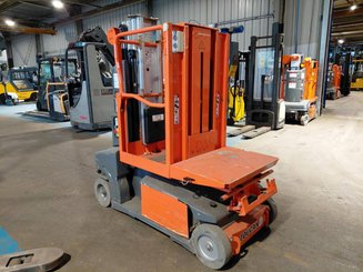 Строительный подъёмник с вертикальной мачтой JLG TOUCANDUO