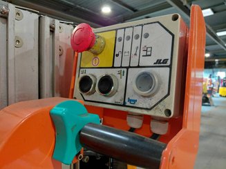 Строительный подъёмник с вертикальной мачтой JLG TOUCANDUO