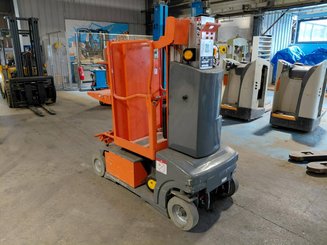 Строительный подъёмник с вертикальной мачтой JLG TOUCANDUO