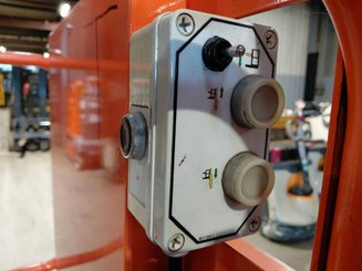 Строительный подъёмник с вертикальной мачтой JLG TOUCANDUO