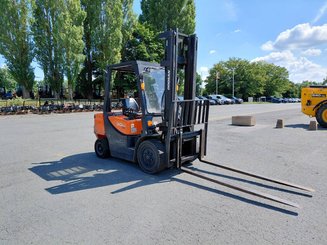 Четырехопорные погрузчики Doosan D30GP