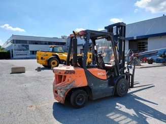 Четырехопорные погрузчики Doosan D30GP