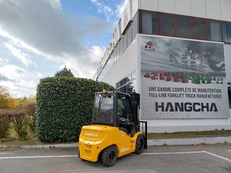 Четырехопорные погрузчики Hangcha XE30Hi ( CPD30-XEY2H2-SI )