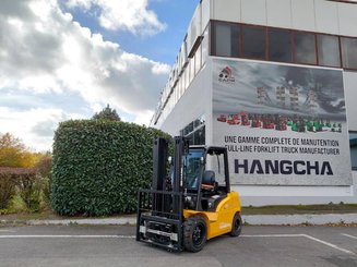 Четырехопорные погрузчики Hangcha XE30Hi ( CPD30-XEY2H2-SI )