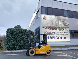 Четырехопорные погрузчики Hangcha XE25i ( CPD25-XEY2HA-SI )