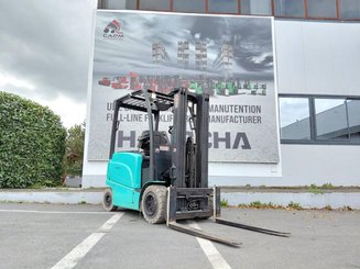 Четырехопорные погрузчики Hyster J2.50XM