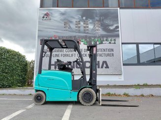 Четырехопорные погрузчики Hyster J2.50XM