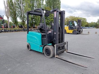 Четырехопорные погрузчики Hyster J2.50XM