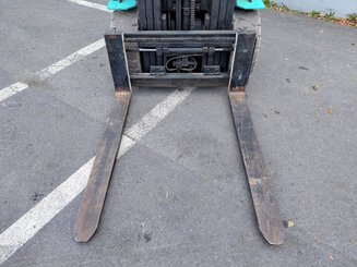 Четырехопорные погрузчики Hyster J2.50XM