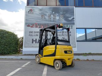 Четырехопорные погрузчики Yale ERP25VL