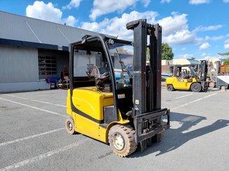 Четырехопорные погрузчики Yale ERP25VL