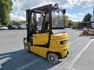 Четырехопорные погрузчики Yale ERP25VL