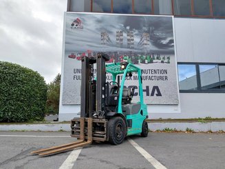 Четырехопорные погрузчики Yale GDP25VX