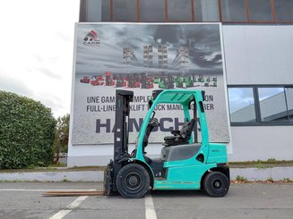 Четырехопорные погрузчики Yale GDP25VX