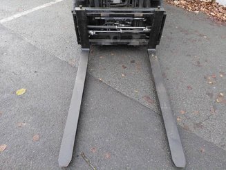 Четырехопорные погрузчики Yale GDP25VX