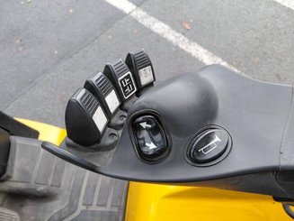 Четырехопорные погрузчики Yale GDP25VX