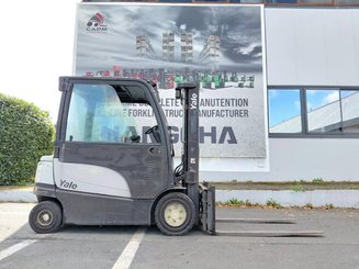 Четырехопорные погрузчики Yale ERP30VL