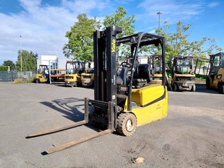 Трехопорные погрузчики Yale ERP18VTL
