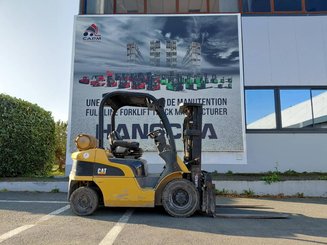 Четырехопорные погрузчики Caterpillar GP20N