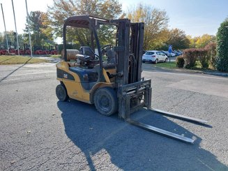 Четырехопорные погрузчики Caterpillar GP20N