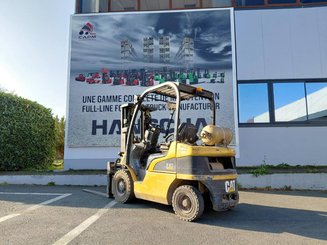 Четырехопорные погрузчики Caterpillar GP20N