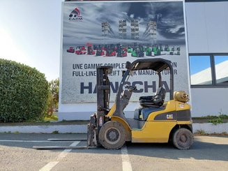 Четырехопорные погрузчики Caterpillar GP20N
